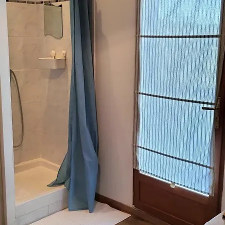 فندق مبيت وإفطار Sara نيم