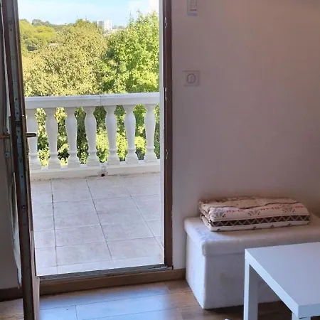 فندق مبيت وإفطار Sara *