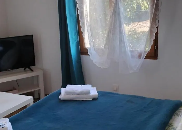 فندق مبيت وإفطار Sara *