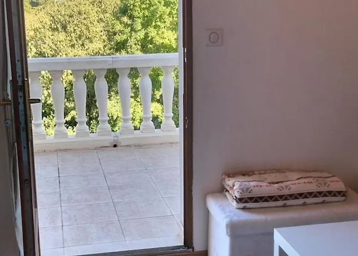 فندق مبيت وإفطار Sara *